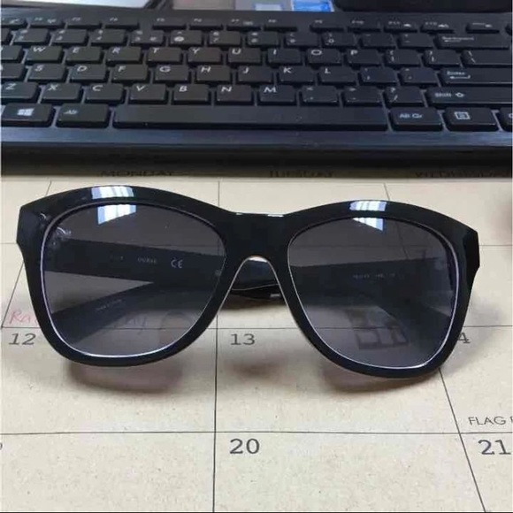 Guess Accessories - Guess Sunglasses